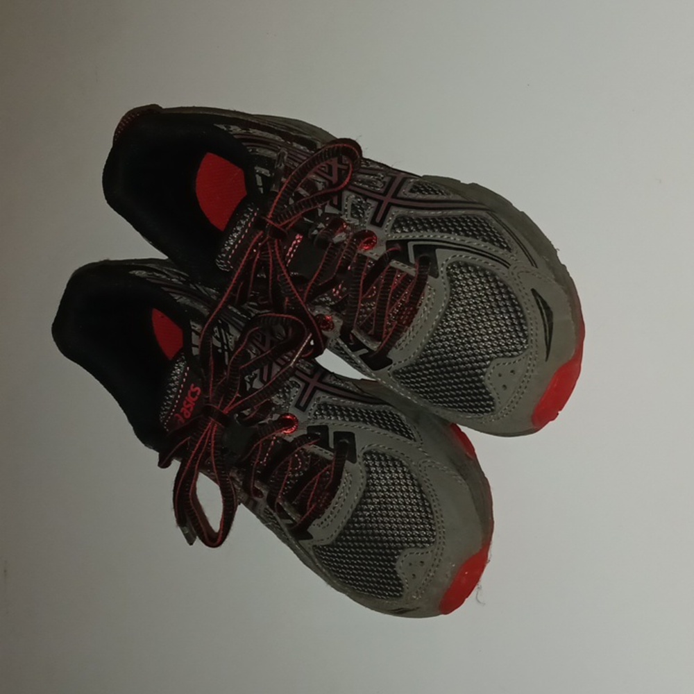 Asics gel venture 6. Kids size 2.5